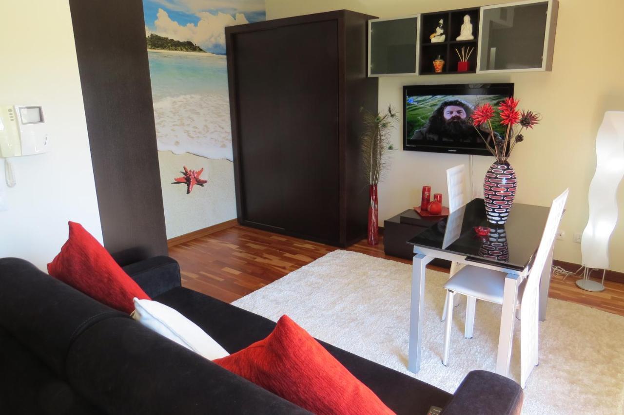 Estudio De Luxo Em Condominio Privado Com Piscina فيانا دو كاستيلو المظهر الخارجي الصورة
